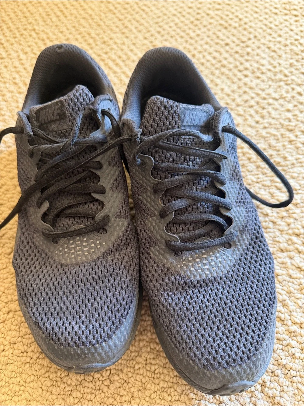 Nike Dark Gray Mesh Athletic Sneakers - Black/Gray